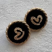 Пуговица круглая, цвет золото.  Размер 25 мм